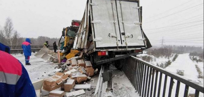 В массовом ДТП под Екатеринбургом погиб человек