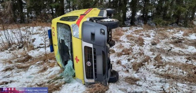 В Ивановской области опрокинулась «скорая помощь»