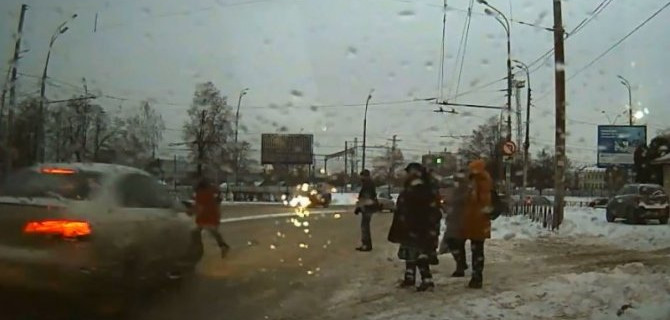 В центре Рязани автомобиль сбил женщину