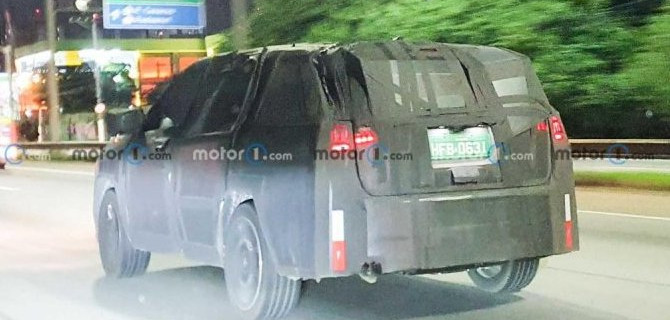 На тестах замечен удлинённый Jeep Compass