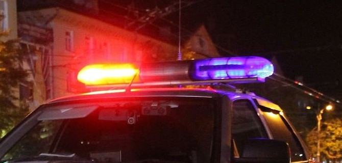 В Петербурге автомобиль врезался в дом – погибла женщина