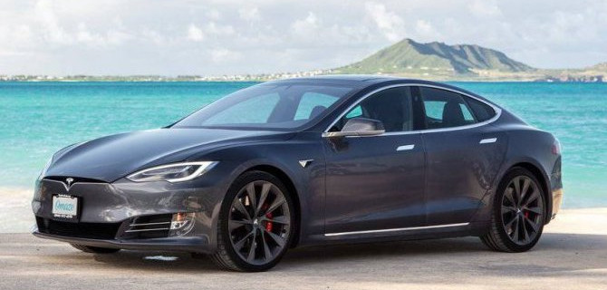 Две модели Tesla получат камеры, направленные на водителя