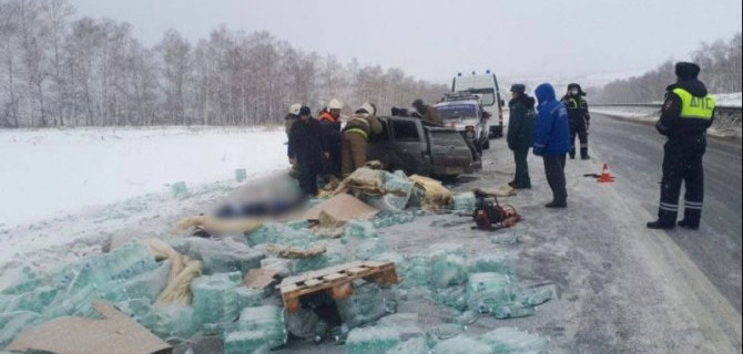 Два человека погибли в ДТП с грузовиком в Вольском районе
