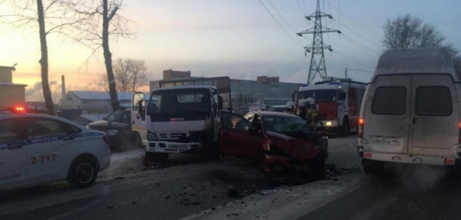 В ДТП в Екатеринбурге пострадали два человека