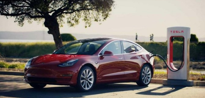 Сколько стоит зарядка электромобиля Tesla?