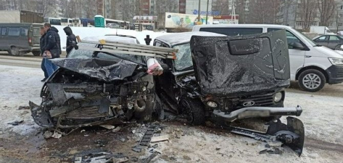 Четыре человека, включая ребенка, пострадали в ДТП в Воронеже