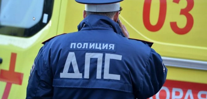 В Архангельске рейсовый автобус столкнулся со скорой, после чего сбил пешехода