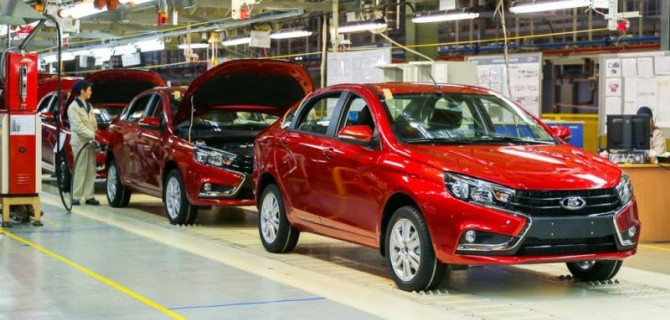 Сколько машин продал «АвтоВАЗ» в прошлом году?