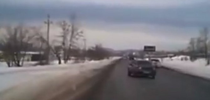 Эффектное видео аварии, снятое регистратором