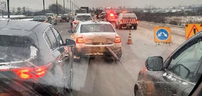 Три автомобиля попали в ДТП на МКАД