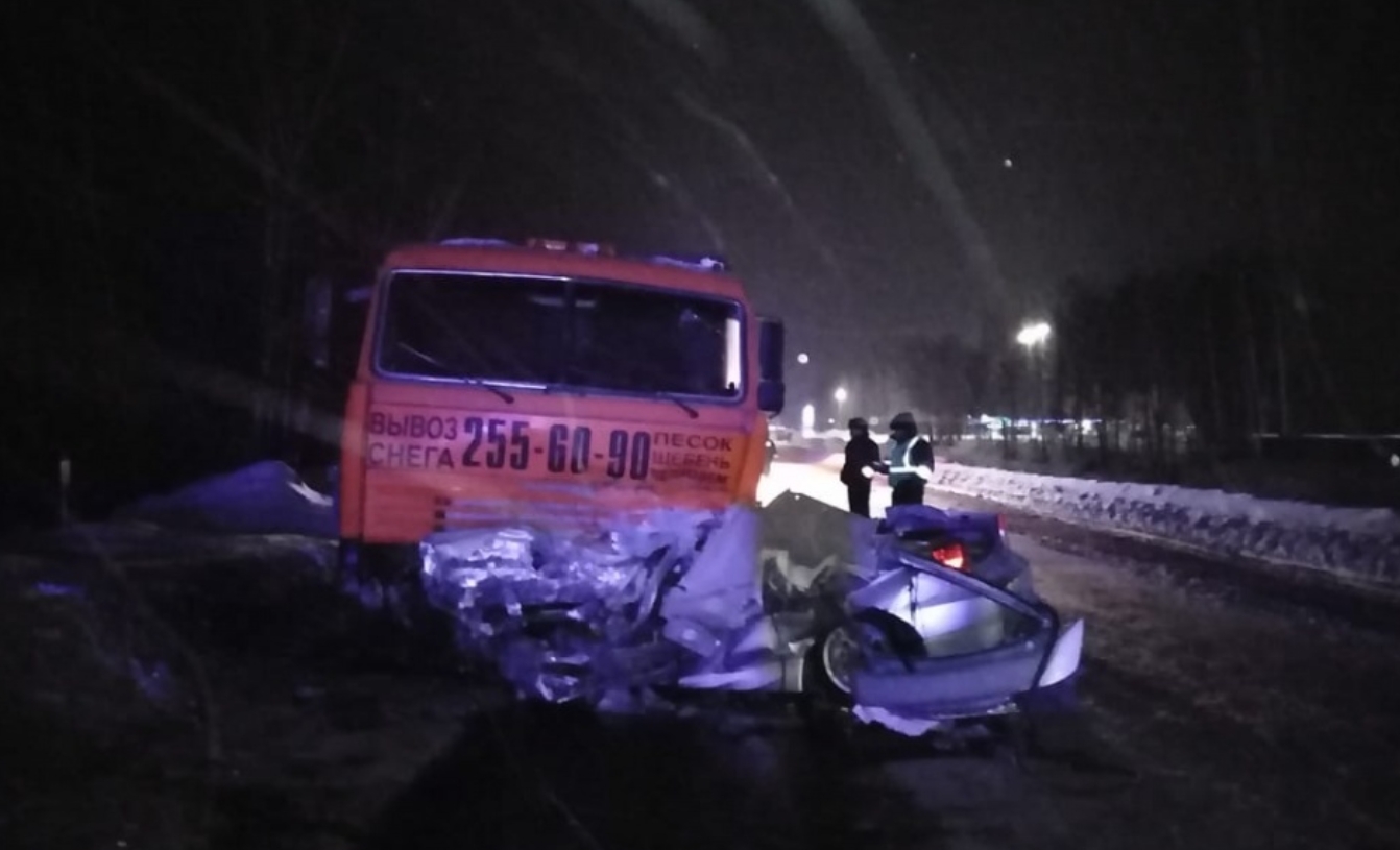 При столкновении с КАМАЗом погиб водитель легкового автомобиля_2