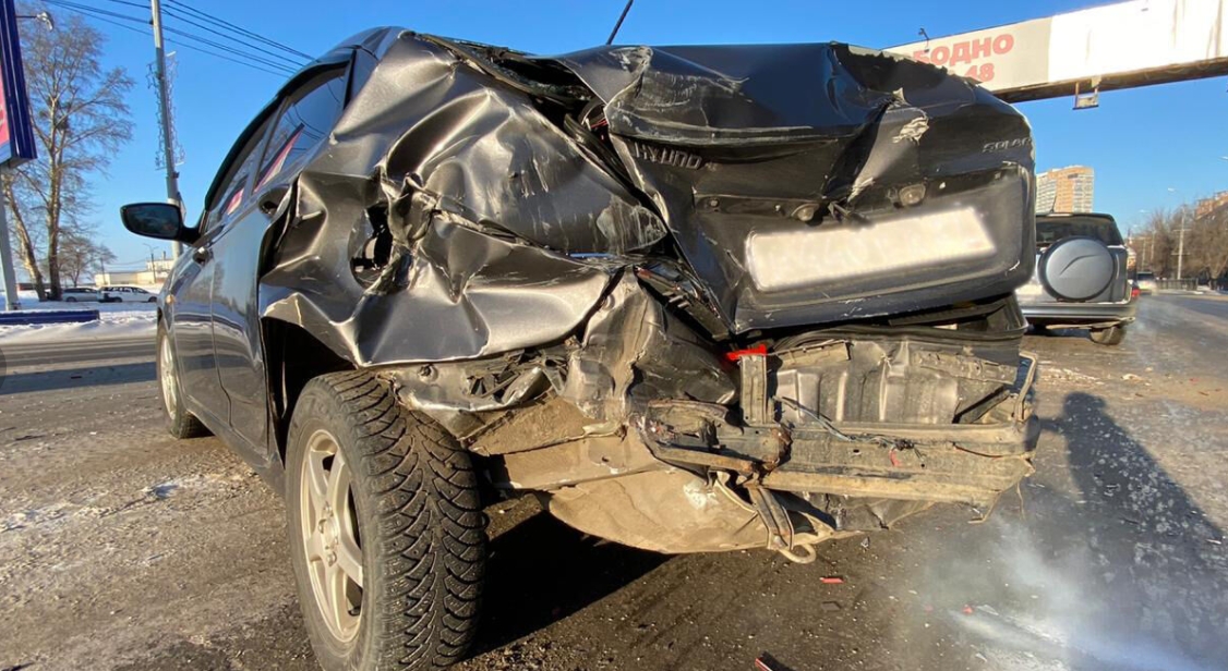 Пассажиры маршрутки пережили стресс во время ДТП на Пионерской_2