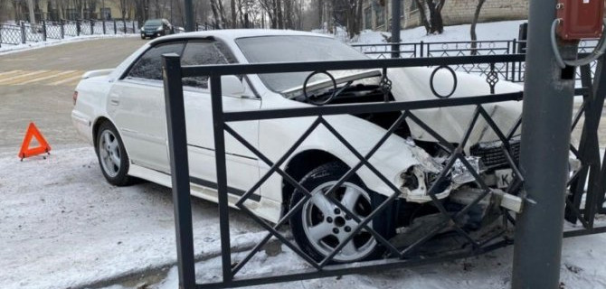 Уроки езды: как разбить Mark II об забор