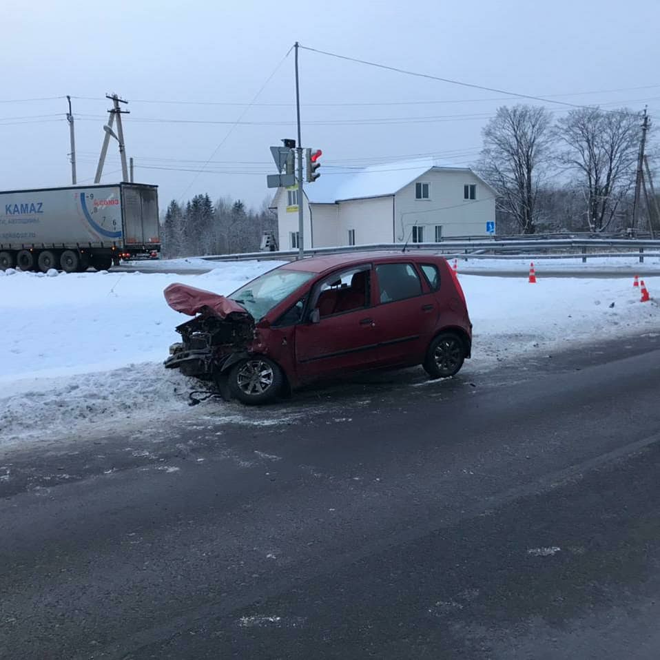 В ДТП на трассе М-10 пострадал человек (3)