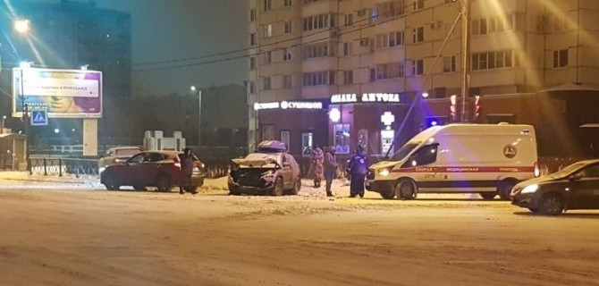 В Невском районе Петербурга три машины попали в ДТП
