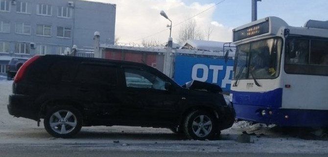 Троллейбус не трамвай — объедет