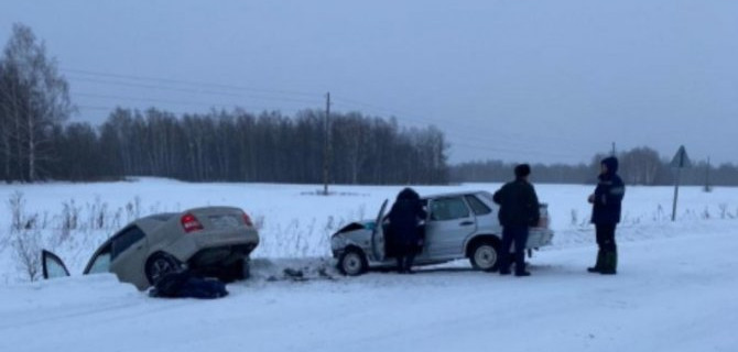 Лобовое столкновение иномарки с ВАЗом. Кто победил?
