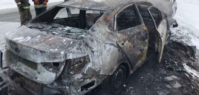 На трассе Орск-Новоорск трое погибших, после столкновения автомобили загорелись