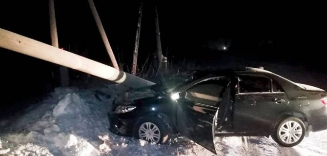 Как пьяные в Кузбассе сбивают бетонные столбы