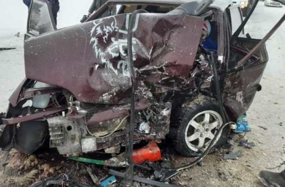 Жуткая авария в Сабинском районе Татарстана, погибли двое взрослых и маленький ребенок_2