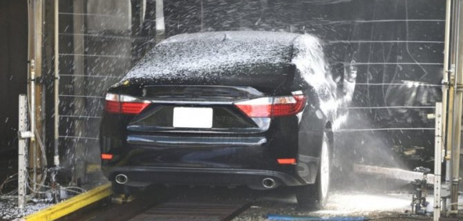 Психически больной автомойщик в Астрахани угробил иномарку стоимостью миллион рублей