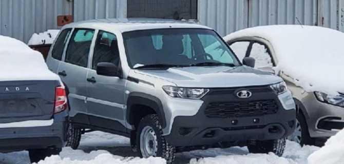 В интернете опубликован снимок Lada Niva Travel в базовой комплектации