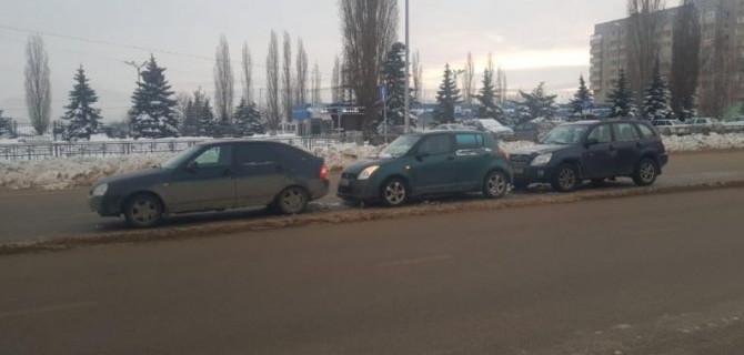 Нарушение дистанции привело к двойному ДТП в Липецке