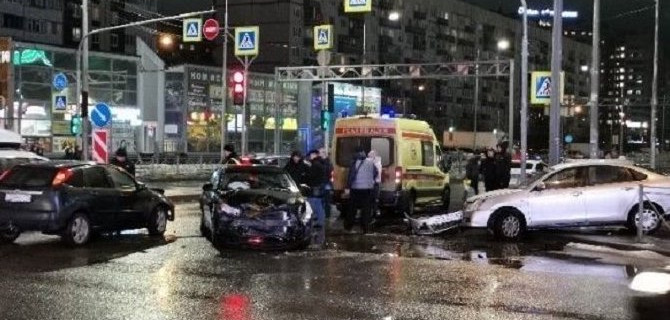 Три автомобиля столкнулись в Колпино
