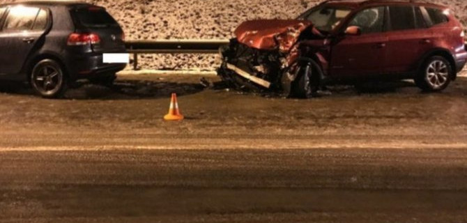 В Черняховском районе Калининграда столкнулись BMW и Volkswagen, мало не показалось сразу четверым участникам ДТП