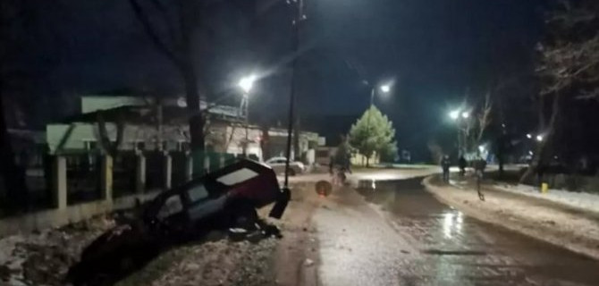 Кювет сделался пристанищем для легковушки в городе Славск, Калининградской области