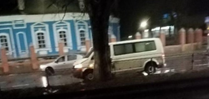 17-летняя девушка в Курске решила поиграть с огнями светофора