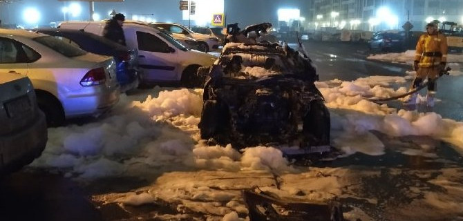 Ночью в Кудрово сгорел «Мерседес»