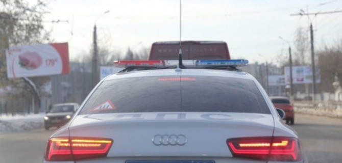 Два «Ниссана» в Тверской области столкнулись лбами