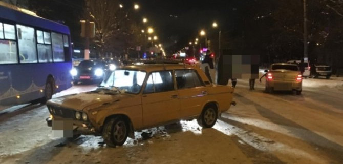 Уходя от столкновения с фурой, предпочел жесткий контакт с ВАЗом