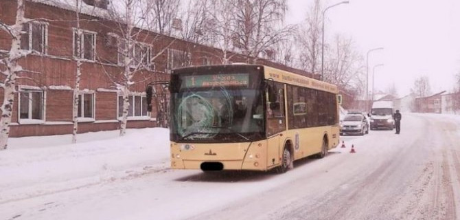 Автобус в Ханты-Мансийске на пешеходном переходе сбил 14-летнего мальчика