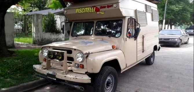 Житель Аргентины сделал себе дом из российского «УАЗа»