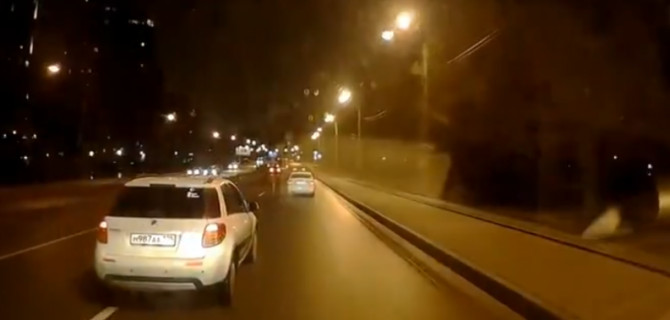 В Петербурге водитель иномарки не пропускал «скорую»