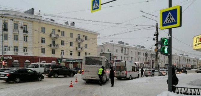 В Нижнем Тагиле на пешеходном переходе автобус сбил пенсионерку