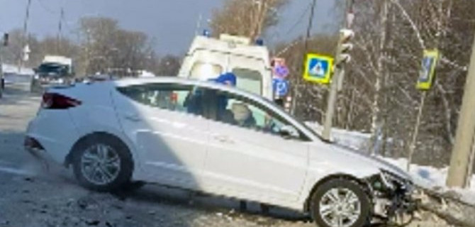 В Нижнем Тагиле многотонник исполняет на дороге фигурные пируэты, с дорогостоящими последствиями