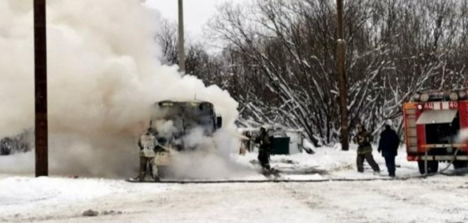В Архангельске полностью выгорел рейсовый автобус, о пострадавших не сообщается