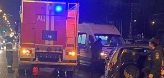 Сразу 3 машины столкнулись в Калуге на улице Московской