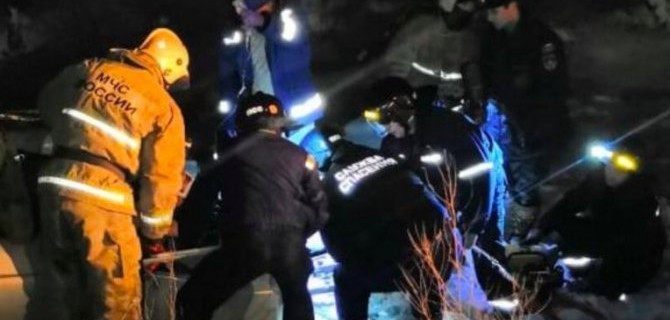 В Смоленской области ВАЗ сбросило с трассы и перевернуло на крышу