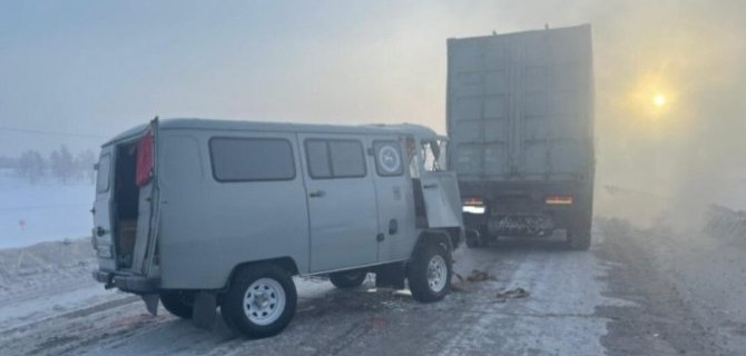 Густой туман привел к столкновению двух машин в Мегино-Кангаласском районе