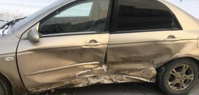 Отремонтировали улицу в Кургане, и на ней тут же схлестнулись две иномарки