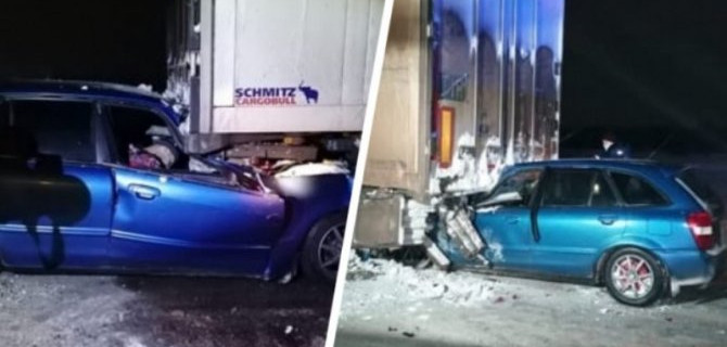 На Новосибирской трассе произошло смертельное ДТП с участием «Мазды» и грузовика