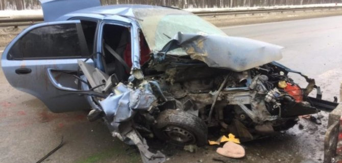 В серьезном столкновении с фурой пострадали 4 человека