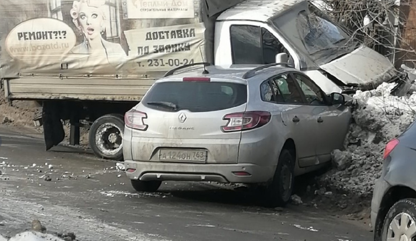 Последствия массового ДТП с цистерной, вылетевшей в сугроб_2