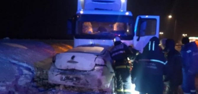 Под Уфой при столкновении с грузовиком мгновенно погибла семья, в том числе двое детей