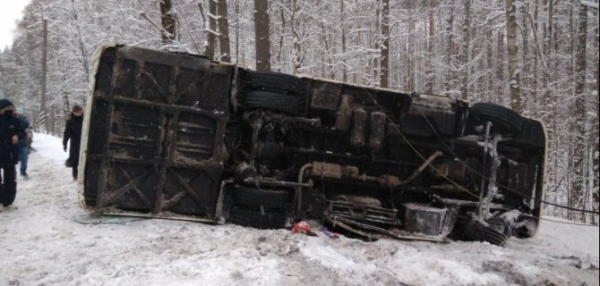 В ДТП с автобусом в Курортном районе Петербурга погиб человек