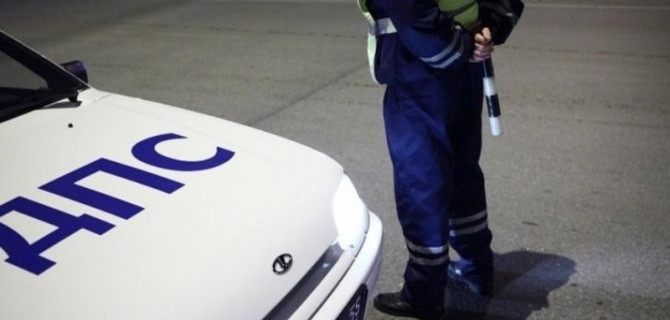 Не имея водительских прав, пьяный в Омске угнал «Датсун» и врезался в грузовик